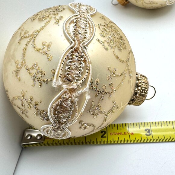 Krebs Glass Victorian Christmas Ornament Set Of 4 Cream Gold Glitter Vtg 2.5" - Picture 3 of 16